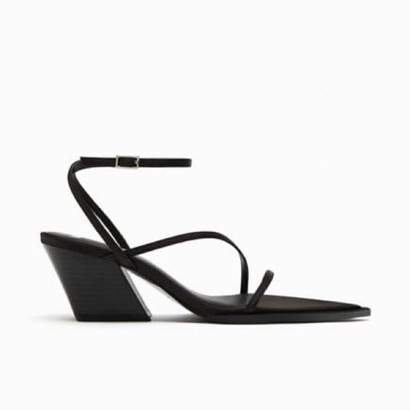 Zara Shoes - ZARA STRAPPY BLOCK HEELED SANDALS
BLACK